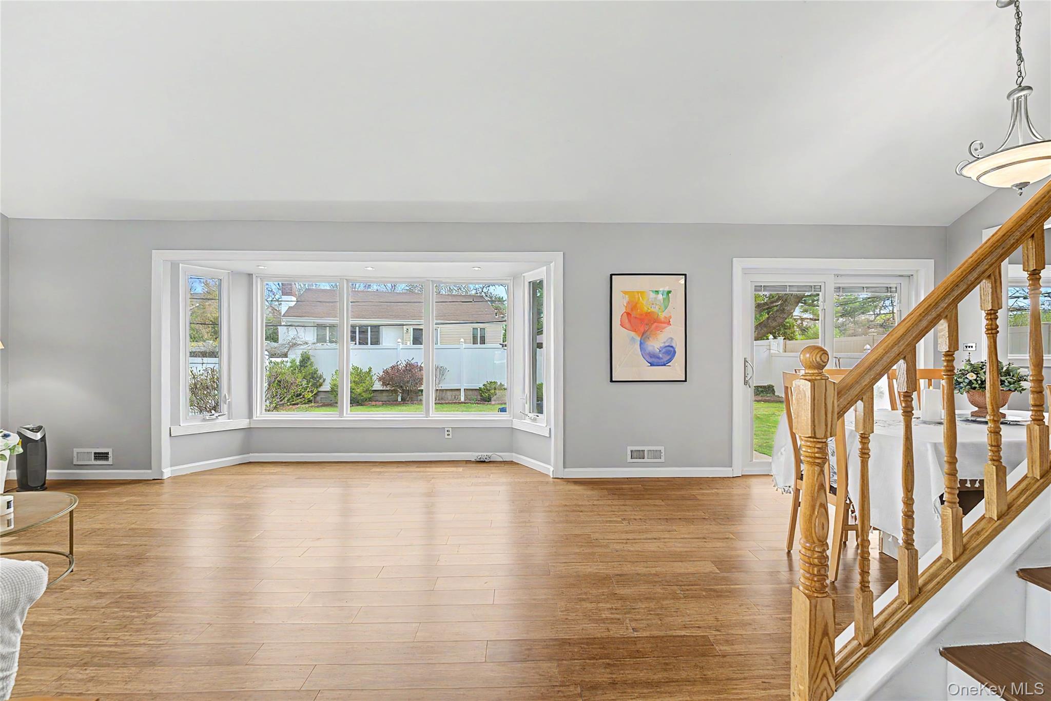 8 Central Park Road Plainview, NY 11803 - Photo 10 of 37