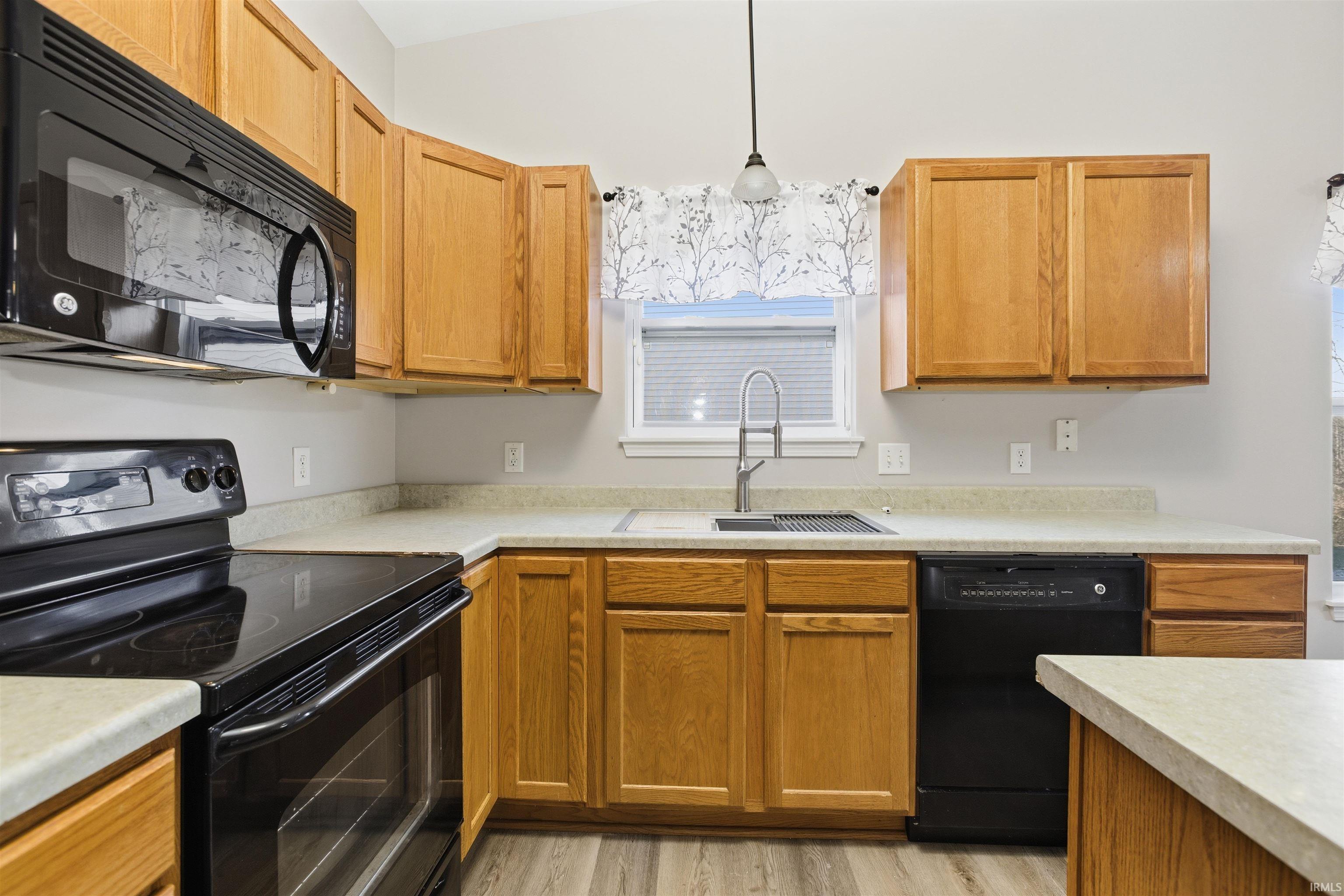 690 South Fieldstone Boulevard Bloomington, IN 47403 - Photo 7 of 28