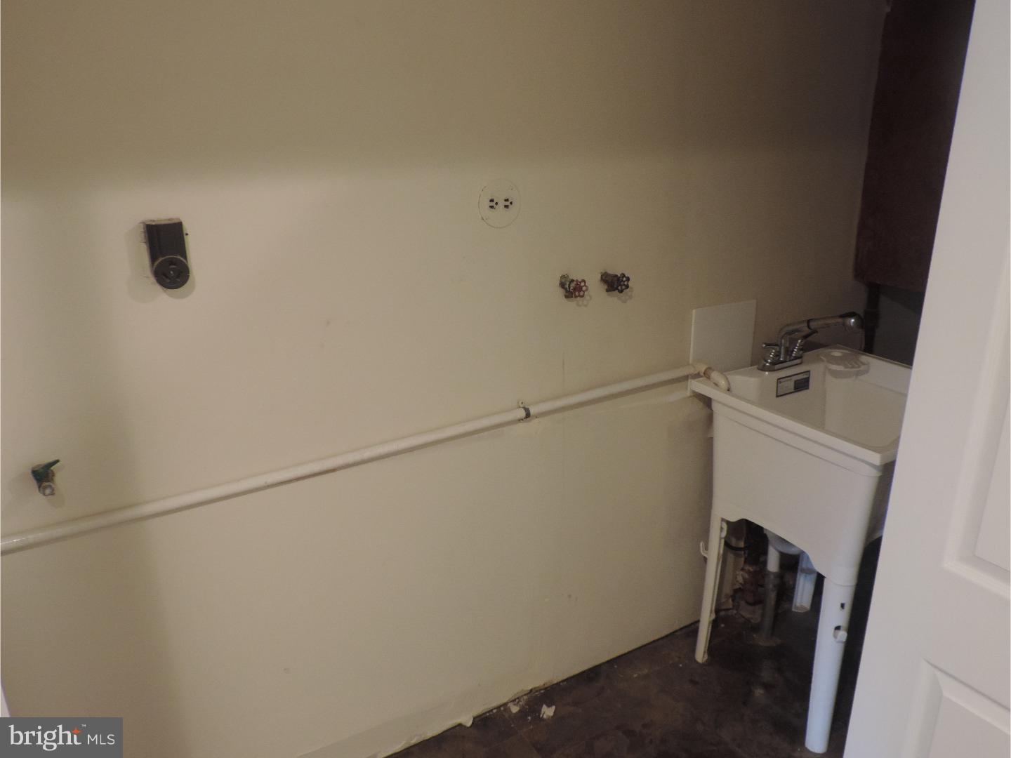 2880 Angus Road Philadelphia, PA 19114 - Photo 20 of 24 Laundry Room