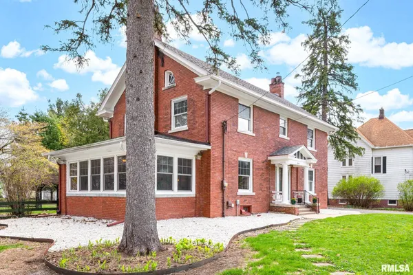 $250,000 | 1109 North Prairie Street, Galesburg, IL 61401