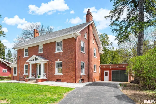 $250,000 | 1109 North Prairie Street, Galesburg, IL 61401