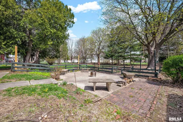$250,000 | 1109 North Prairie Street, Galesburg, IL 61401