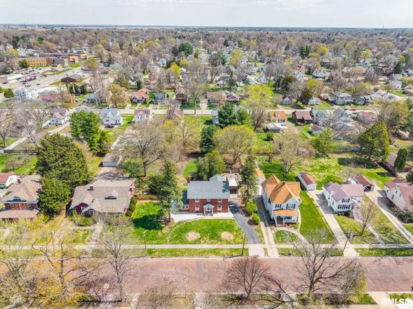 $250,000 | 1109 North Prairie Street, Galesburg, IL 61401
