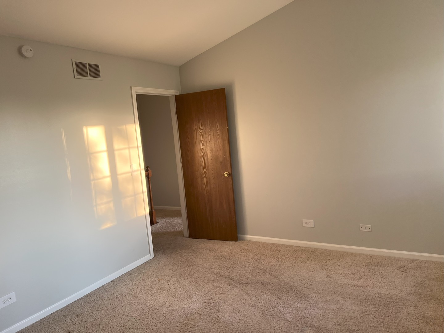 1344 South Lorraine Road, Unit F Wheaton, IL 60189 - Photo 12 of 27 an empty room with windows
