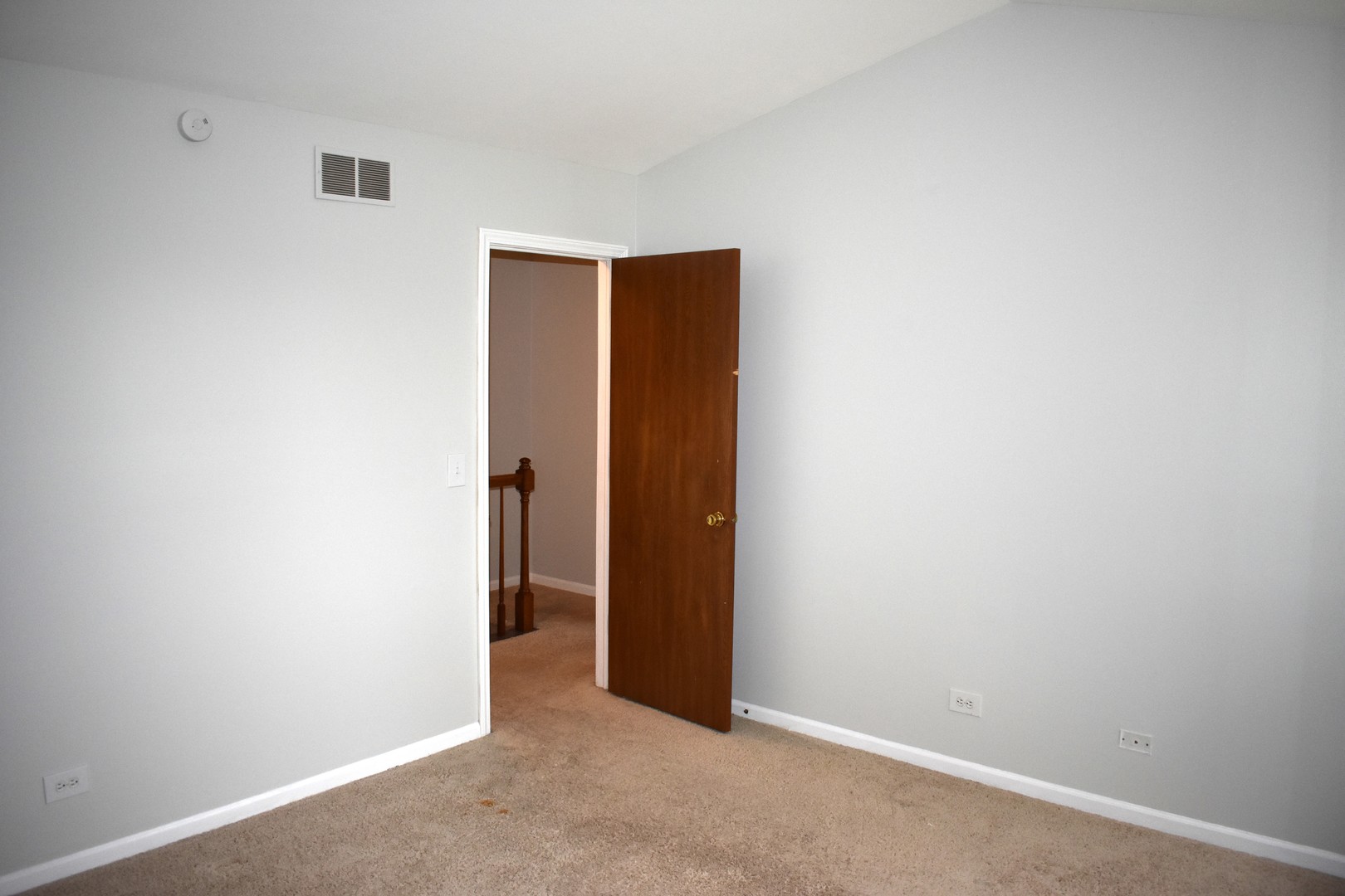 1344 South Lorraine Road, Unit F Wheaton, IL 60189 - Photo 14 of 27 a view of an empty room