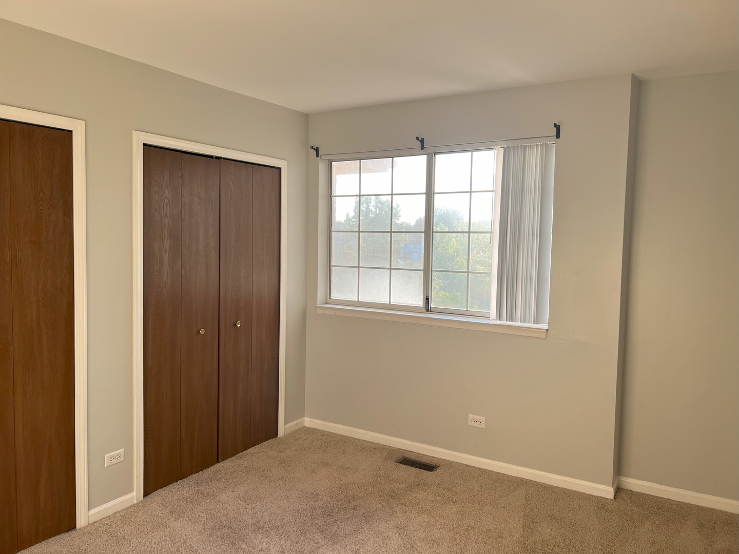 1344 South Lorraine Road, Unit F Wheaton, IL 60189 - Photo 17 of 27 a view of an empty room with a window