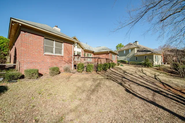 a view of a yard with a tree