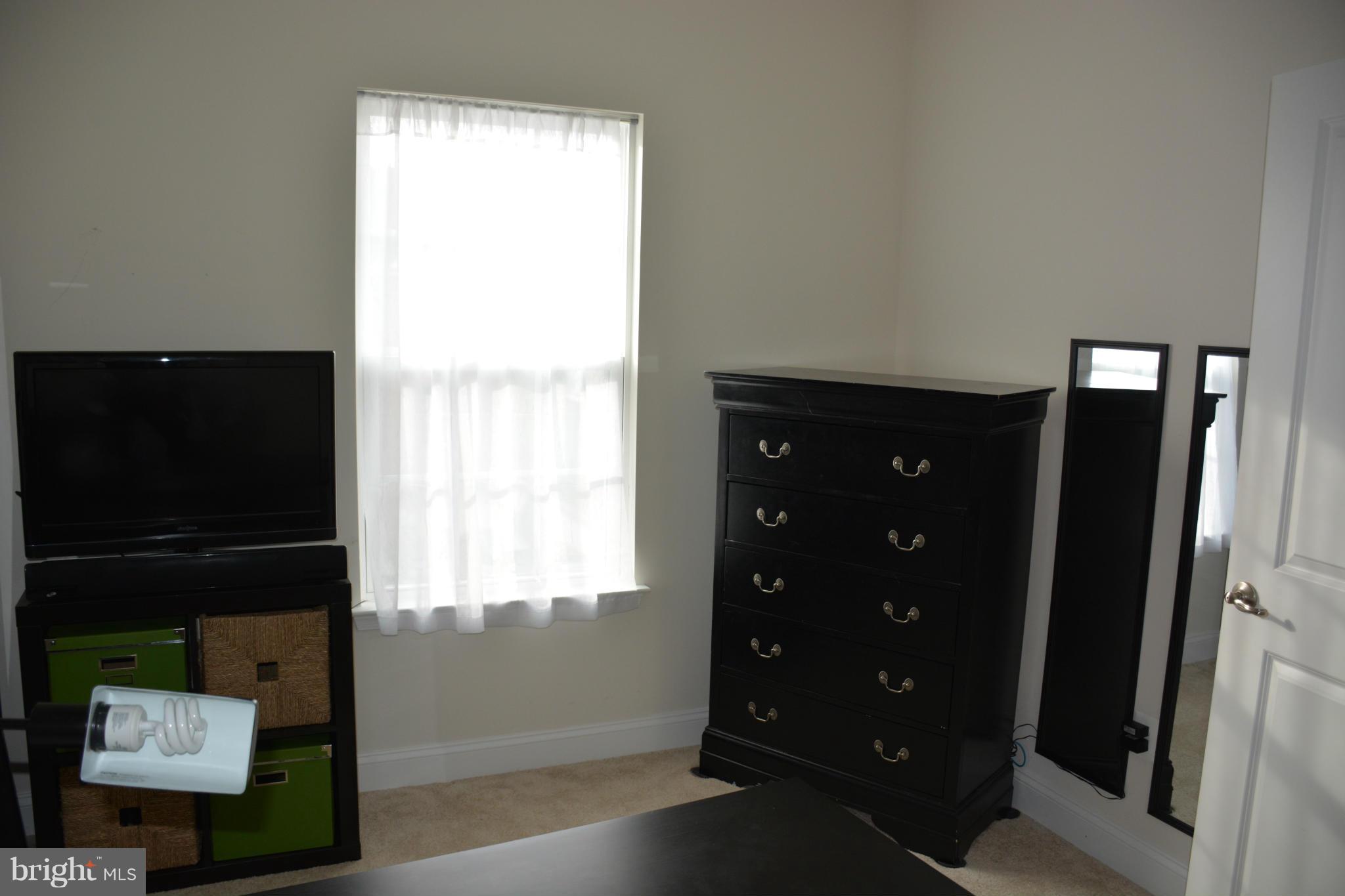 7137 Susans Pass Elkridge, MD 21075 - Photo 17 of 26 Bedroom