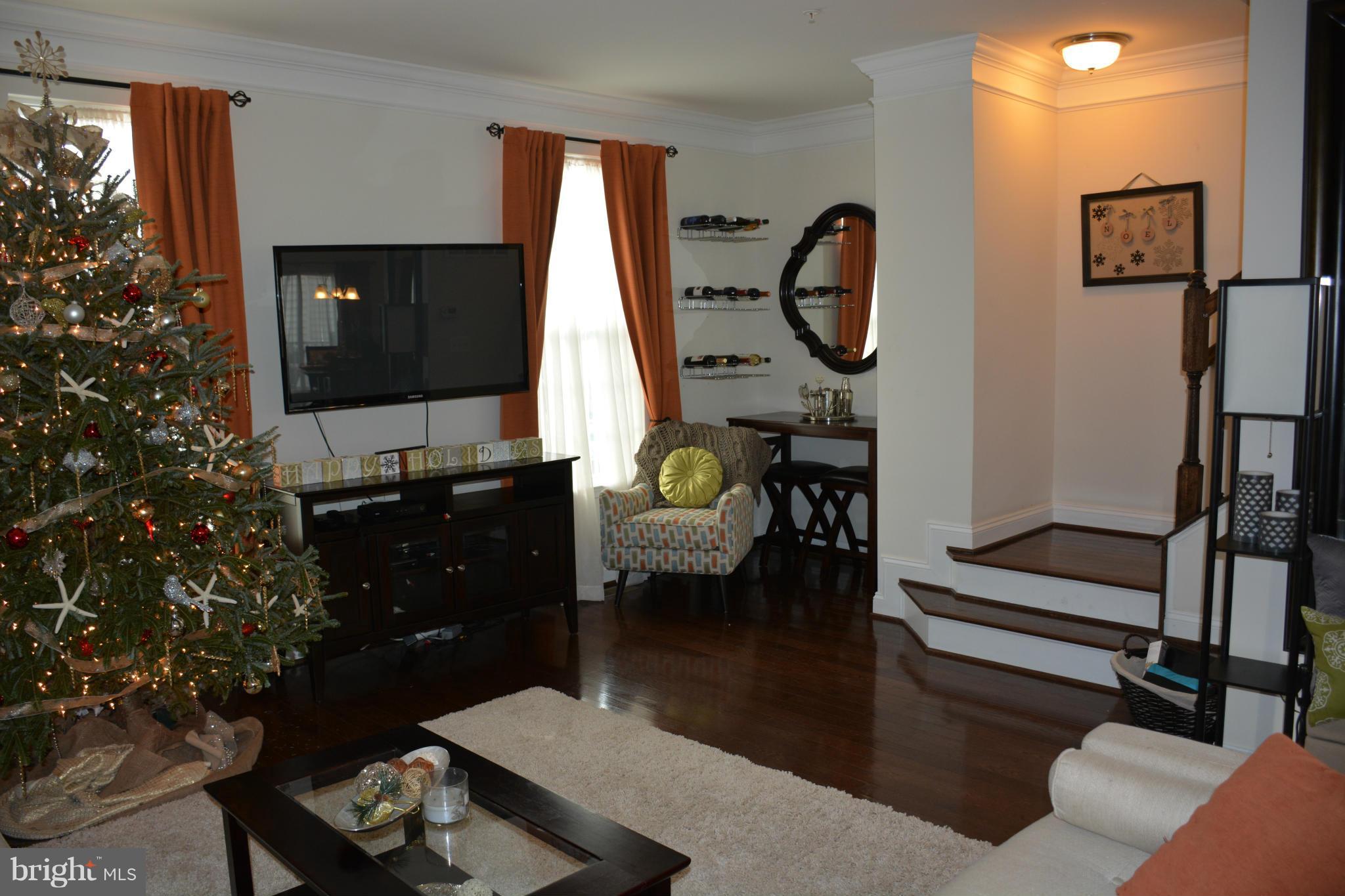 7137 Susans Pass Elkridge, MD 21075 - Photo 9 of 26 Living Room