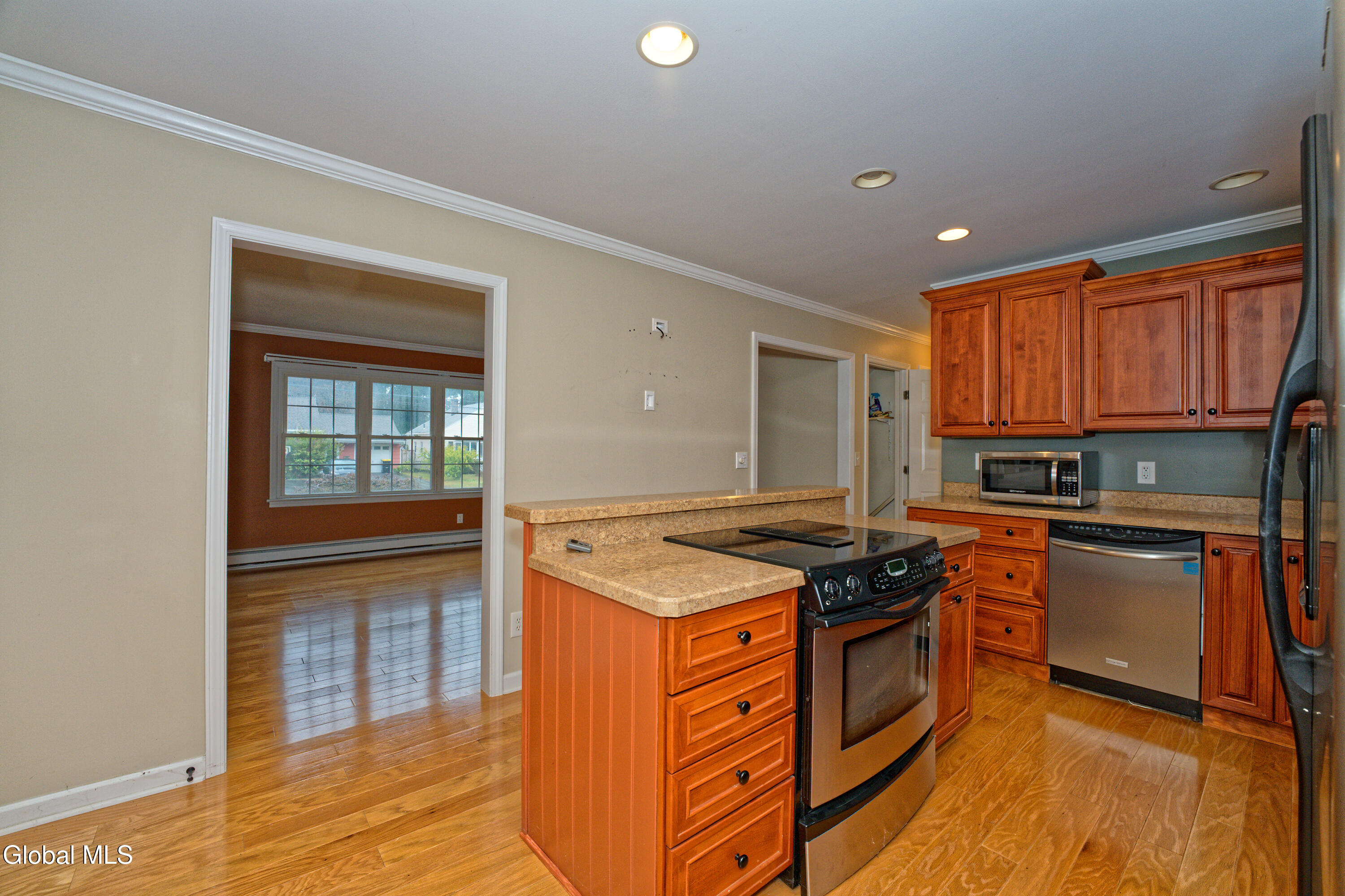 219 Rotterdam Street Rotterdam, NY 12306 - Photo 12 of 45 1 Main House 8