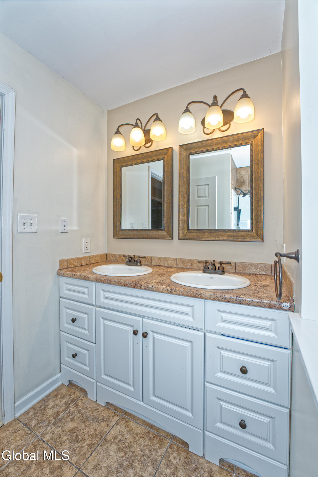 219 Rotterdam Street Rotterdam, NY 12306 - Photo 21 of 45 1 Main House 17