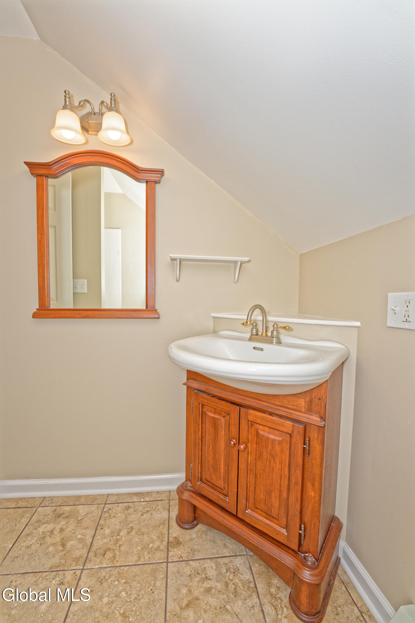 219 Rotterdam Street Rotterdam, NY 12306 - Photo 25 of 45 1 Main House 21