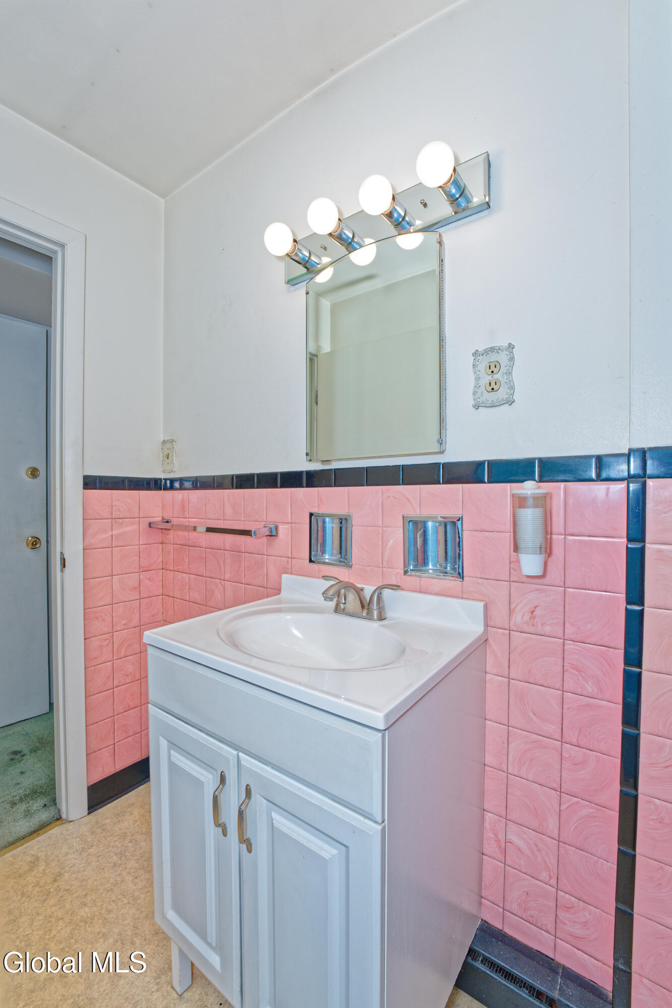 219 Rotterdam Street Rotterdam, NY 12306 - Photo 36 of 45 2 In Law 10