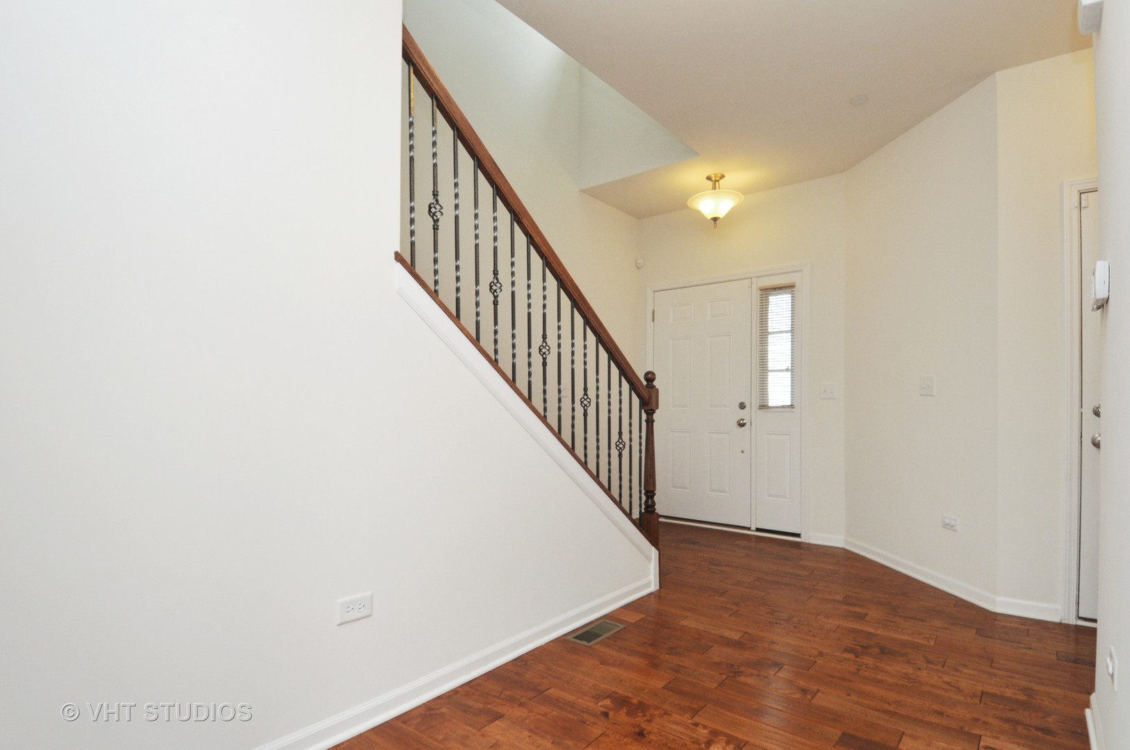 2832 Henley Lane Naperville, IL 60540 - Photo 2 of 21
