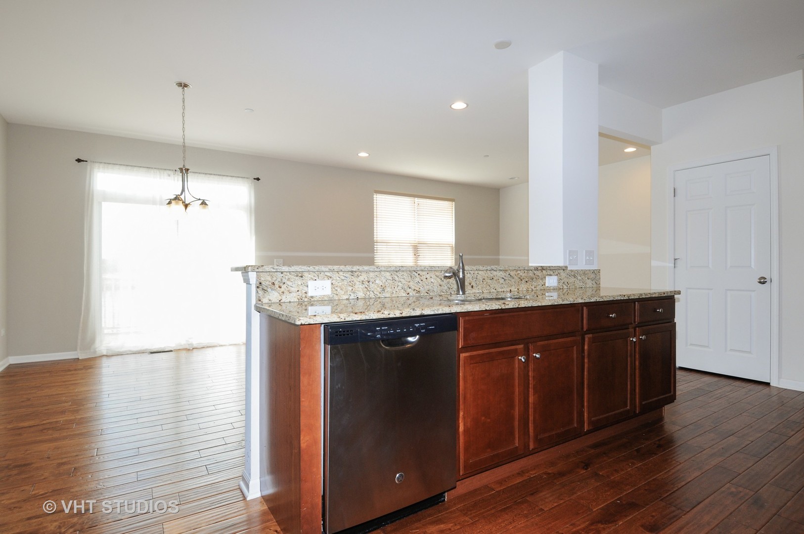 2832 Henley Lane Naperville, IL 60540 - Photo 3 of 21