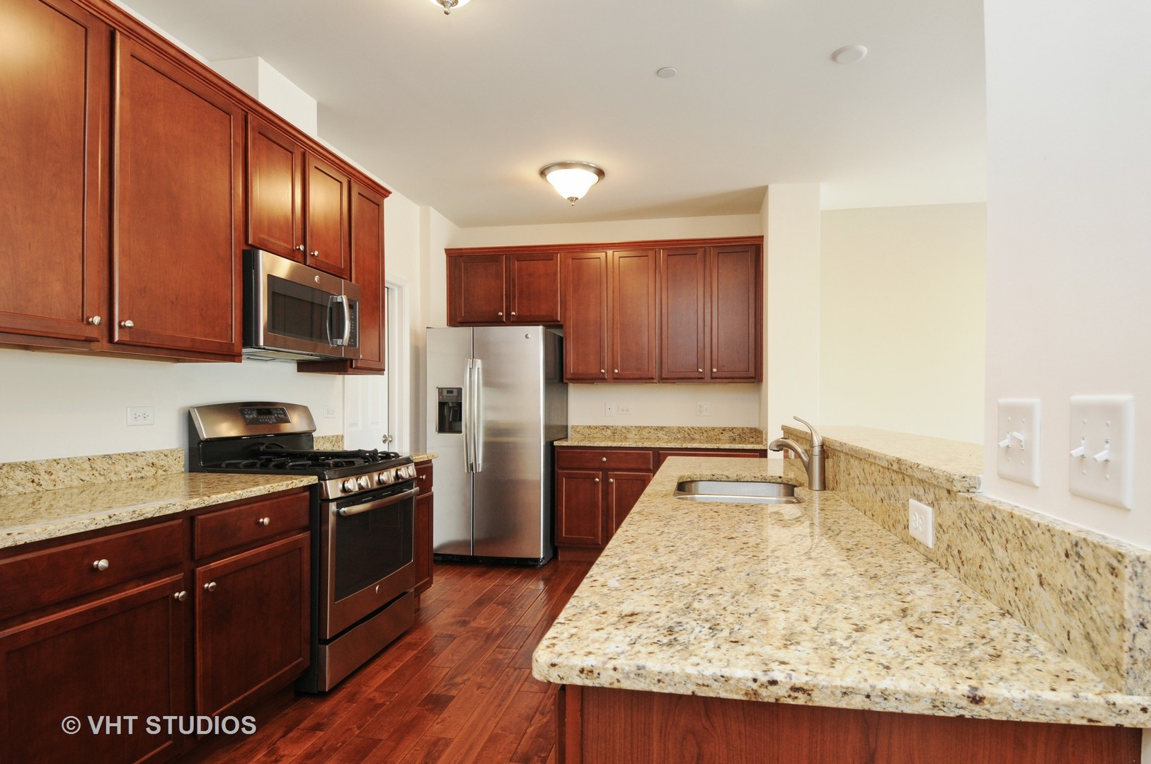 2832 Henley Lane Naperville, IL 60540 - Photo 4 of 21