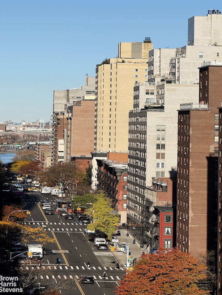 460 East 79th Street, Unit 16A Manhattan, NY 10075 - Photo 6 of 20 a view of city