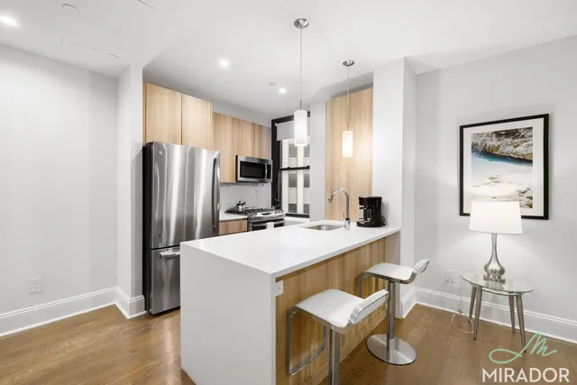 $4,800 | 15 Park Row, Unit 14F | Financial District
