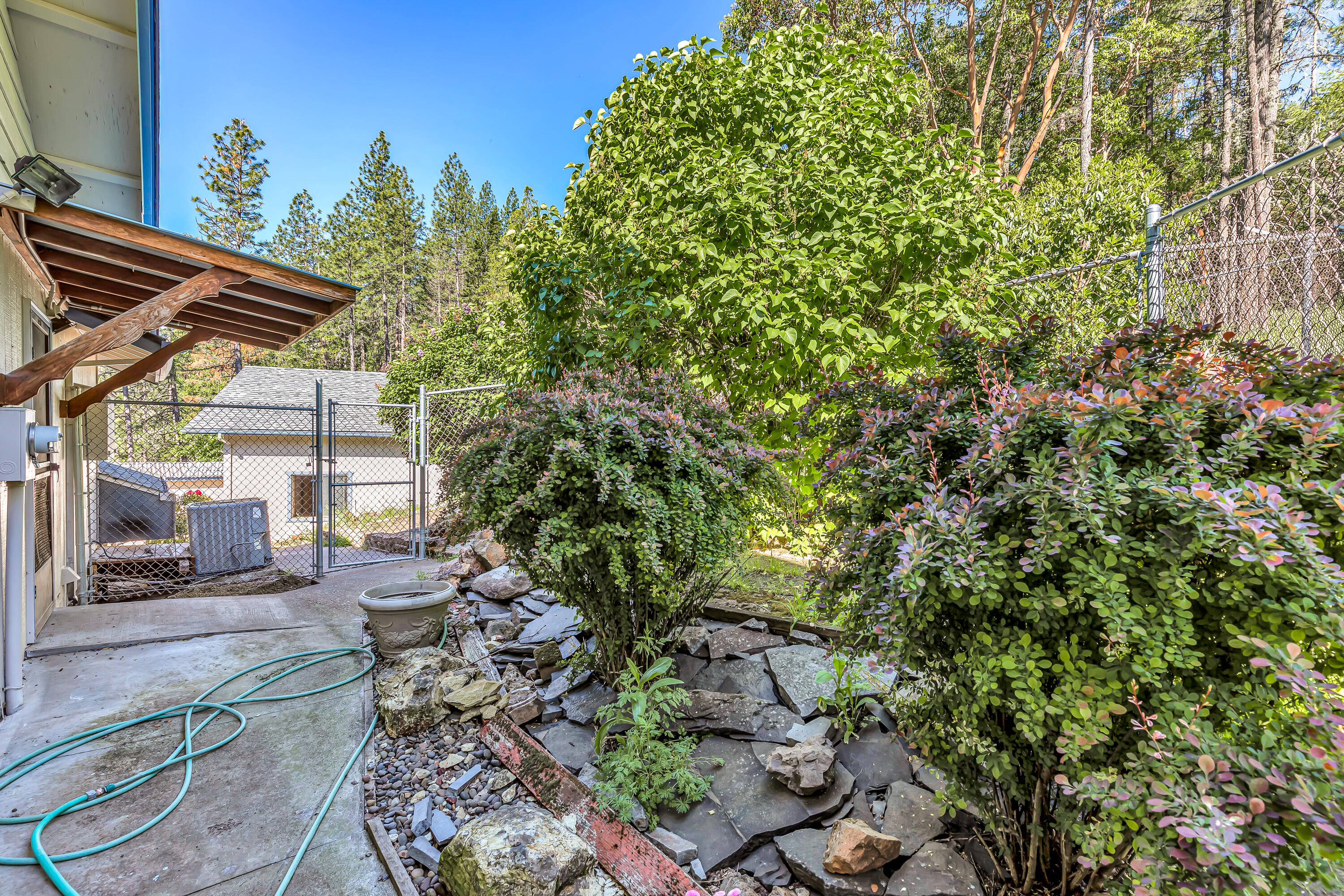 1306 Lewis Road Prospect, OR 97536 - Photo 27 of 66 9R9A9640