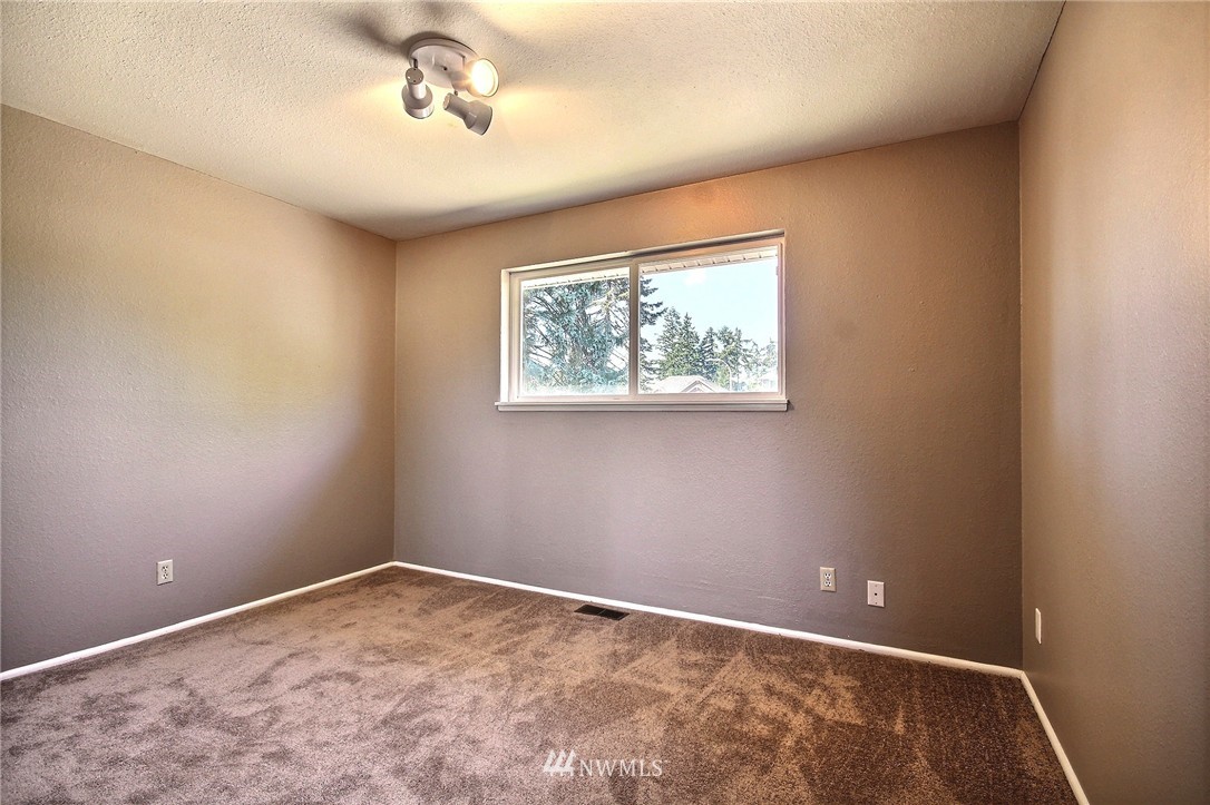 3709 Northeast 19th Street Renton, WA 98056 - Photo 14 of 22