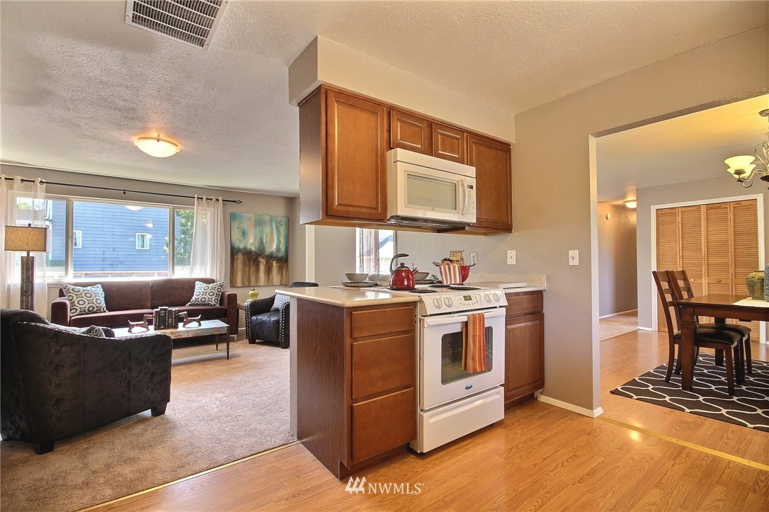 3709 Northeast 19th Street Renton, WA 98056 - Photo 5 of 22