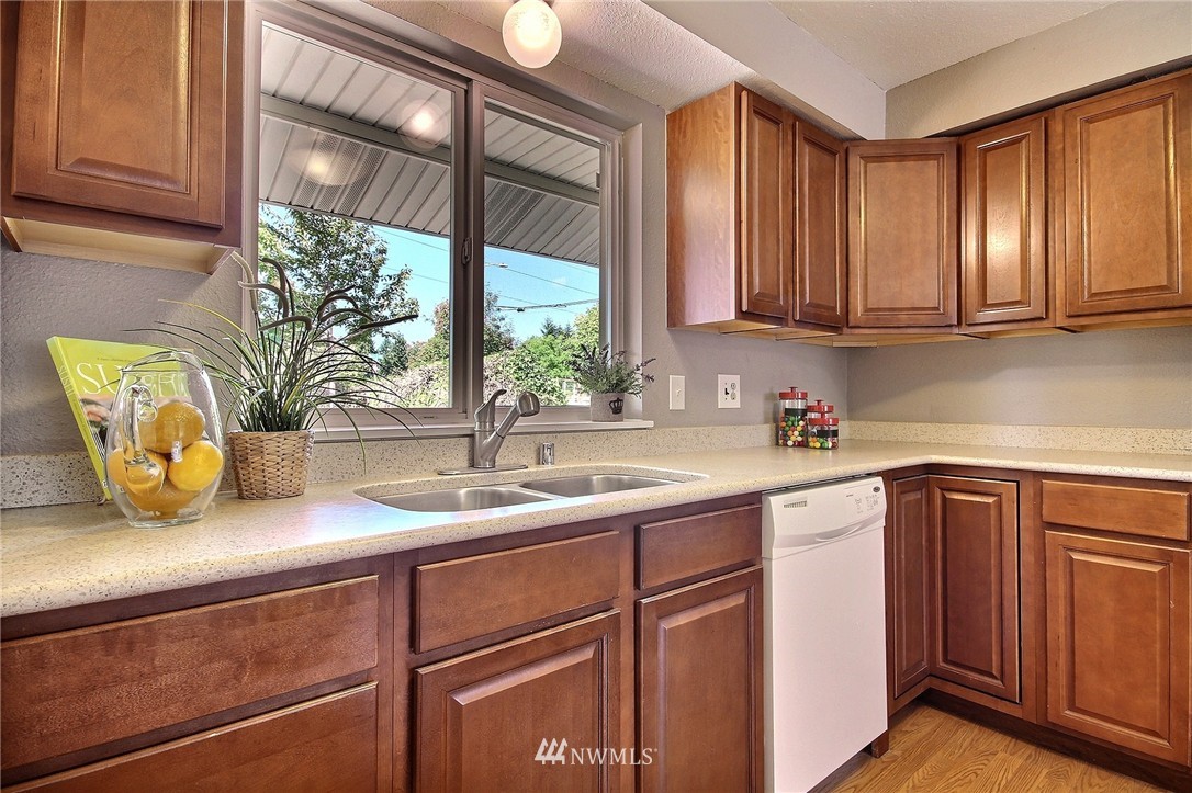 3709 Northeast 19th Street Renton, WA 98056 - Photo 6 of 22