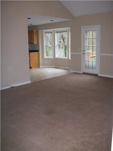 136 Foxrun Springfield, TN 37172 - Photo 3 of 7 LIVING ROOM