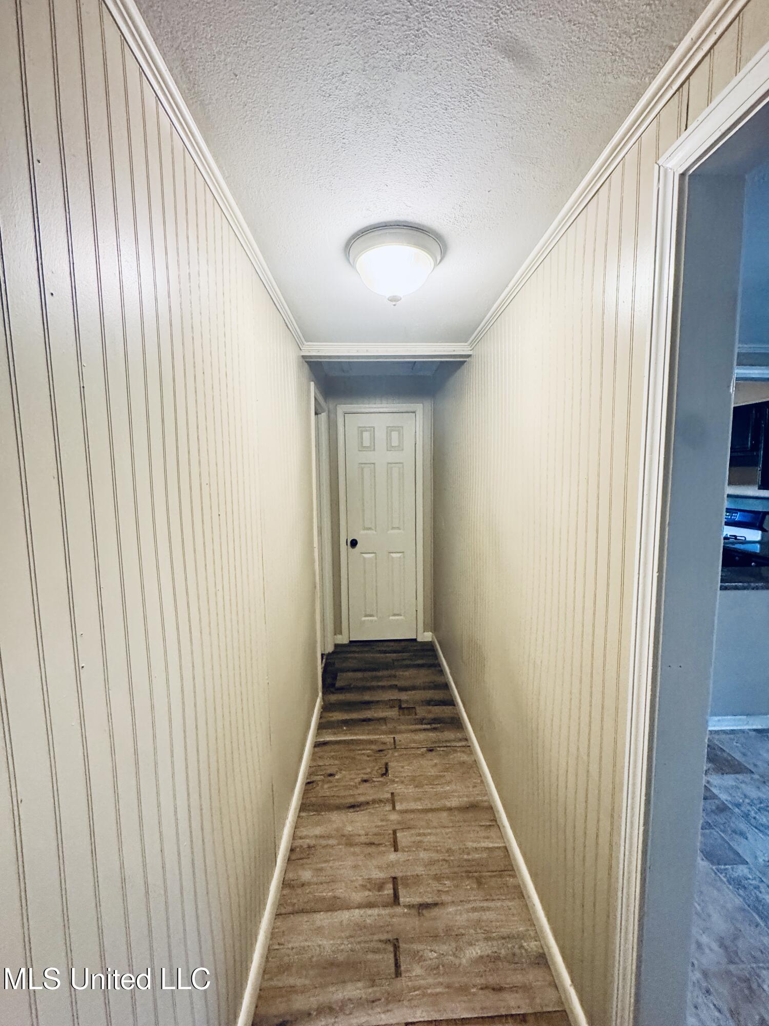 9437 Creosote Road Gulfport, MS 39503 - Photo 13 of 17 Hallway 2