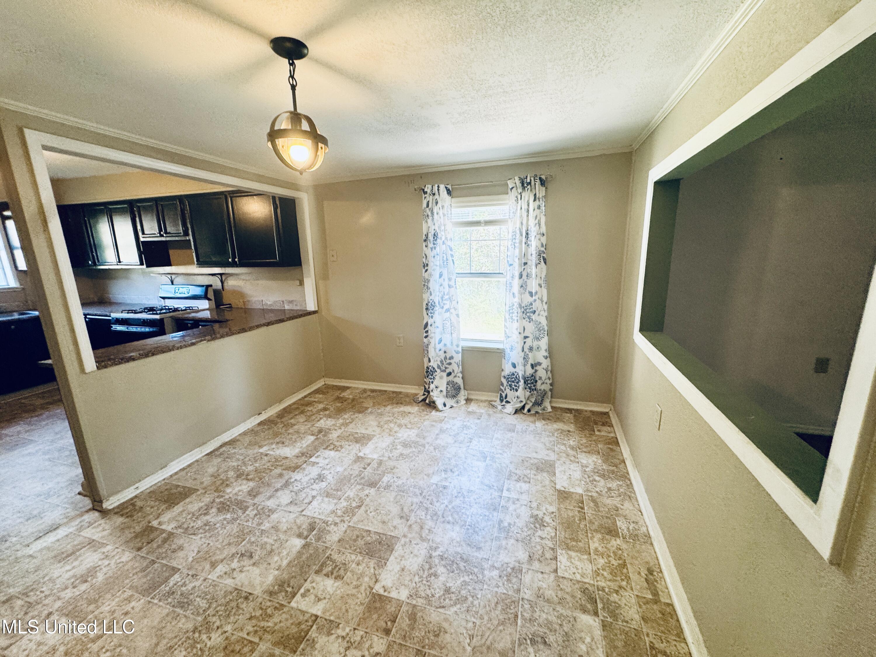 9437 Creosote Road Gulfport, MS 39503 - Photo 5 of 17 Dining room