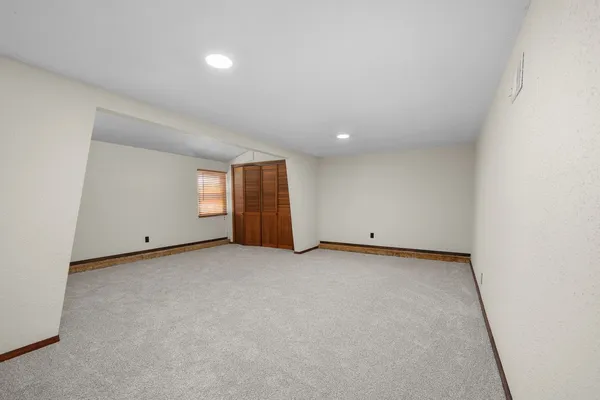 $239,000 | 2616 Sheffield Drive, Davenport, IA 52806