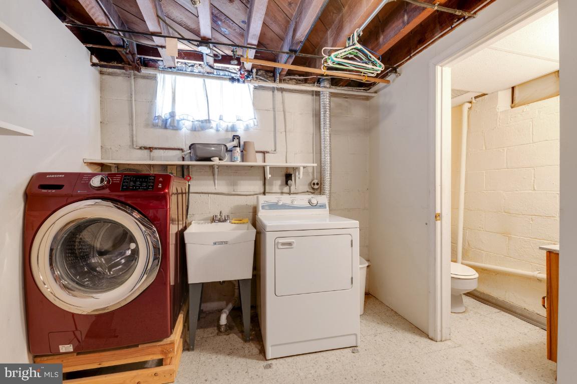 3502 Greenvale Road Baltimore, MD 21229 - Photo 24 of 33 UTILITY ROOM with Washer/Dryer and laundry sink
