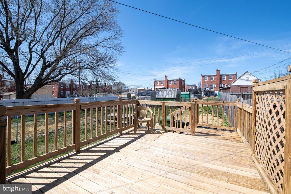 3502 Greenvale Road Baltimore, MD 21229 - Photo 27 of 33 REAR DECK