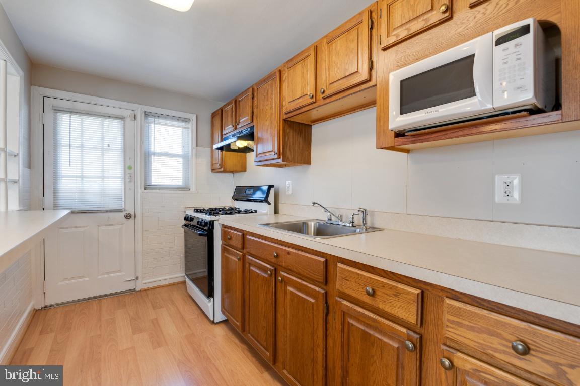 3502 Greenvale Road Baltimore, MD 21229 - Photo 8 of 33 KITCHEN