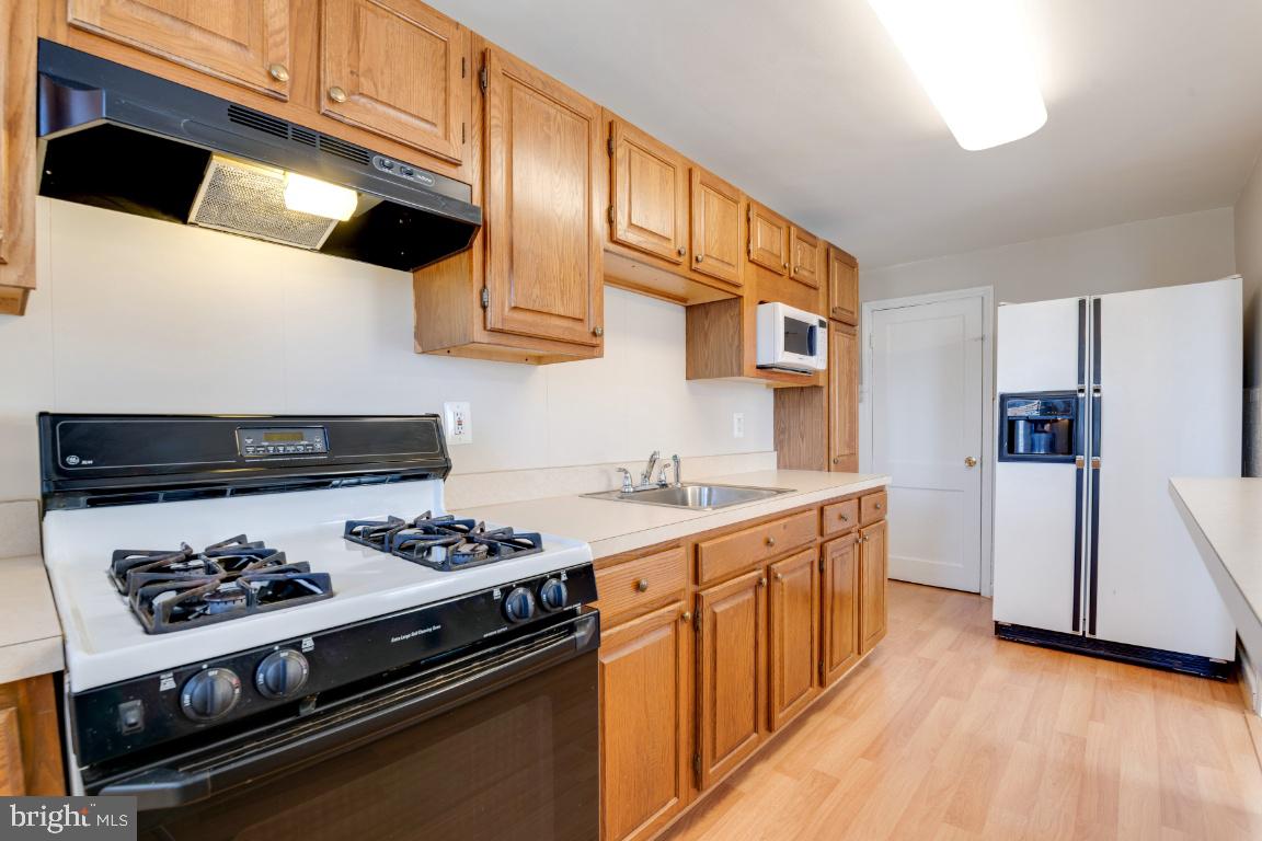 3502 Greenvale Road Baltimore, MD 21229 - Photo 9 of 33 KITCHEN Alt View