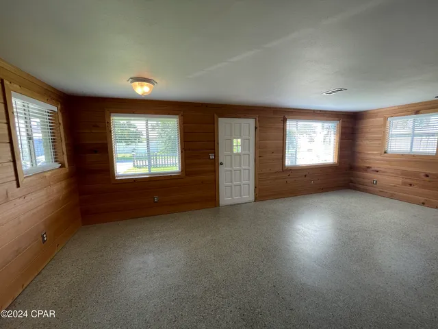 $2,000 | 305 Tarpon Street, Panama City Beach, FL 32413