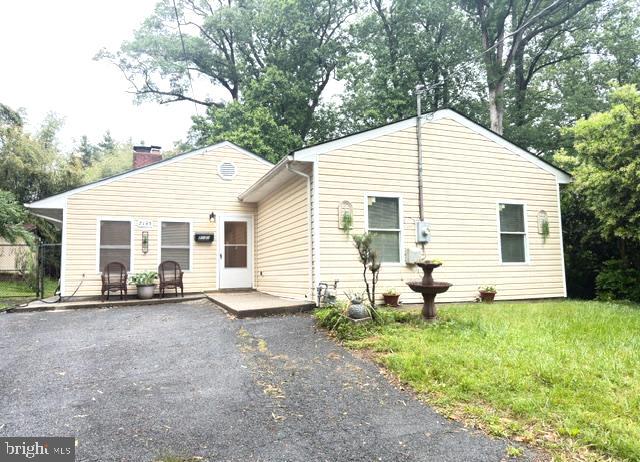 7135 Oak Ridge Road Falls Church, VA 22042 - Photo 2 of 41 a backyard of a house with table and chairs
