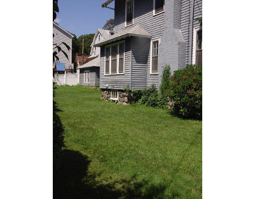 33 Brookfield Road Waltham, MA 02452 - Photo 3 of 11 Gallery Image 3