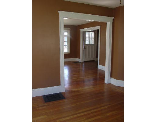 33 Brookfield Road Waltham, MA 02452 - Photo 7 of 11 Gallery Image 7