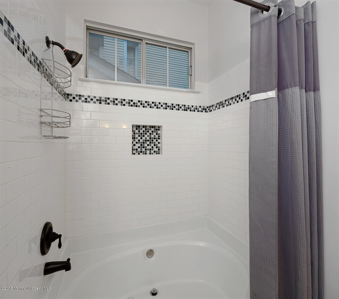 21 Hunters Pointe Middletown, NJ 07748 - Photo 11 of 24 Full Bathroom