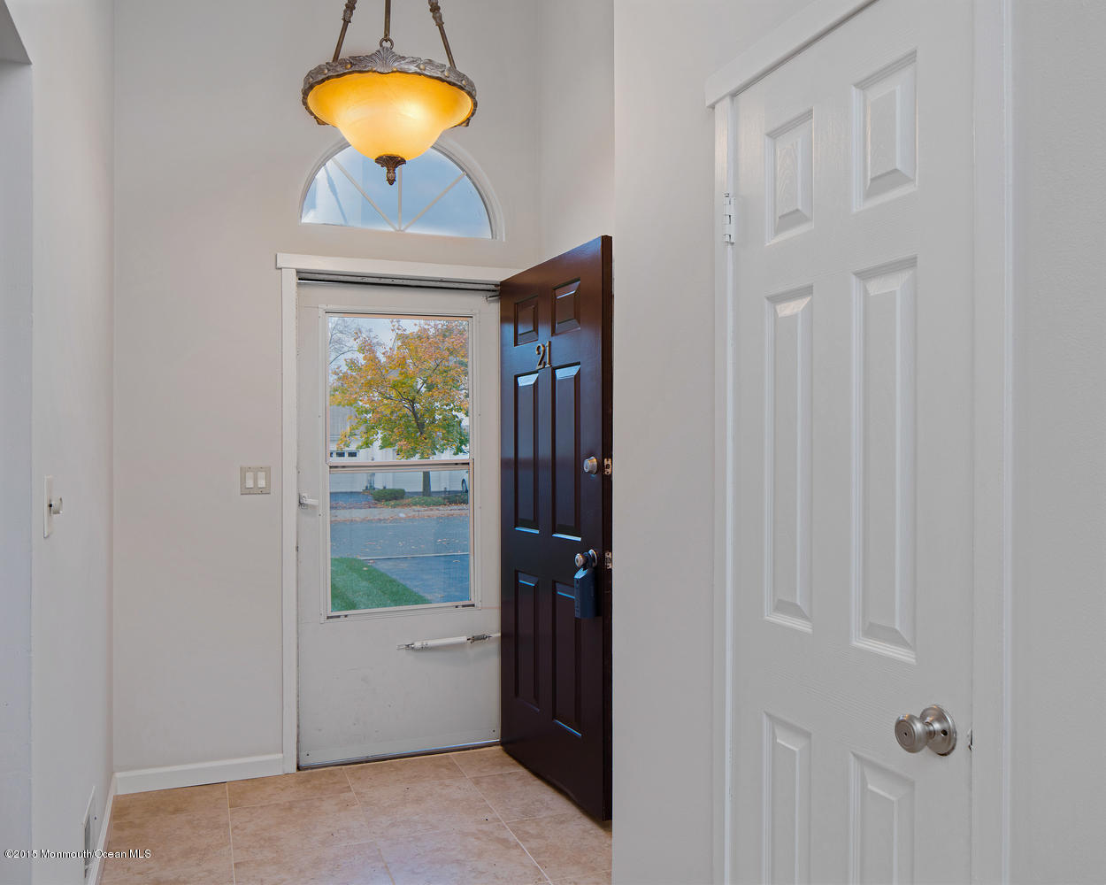 21 Hunters Pointe Middletown, NJ 07748 - Photo 4 of 24 Foyer