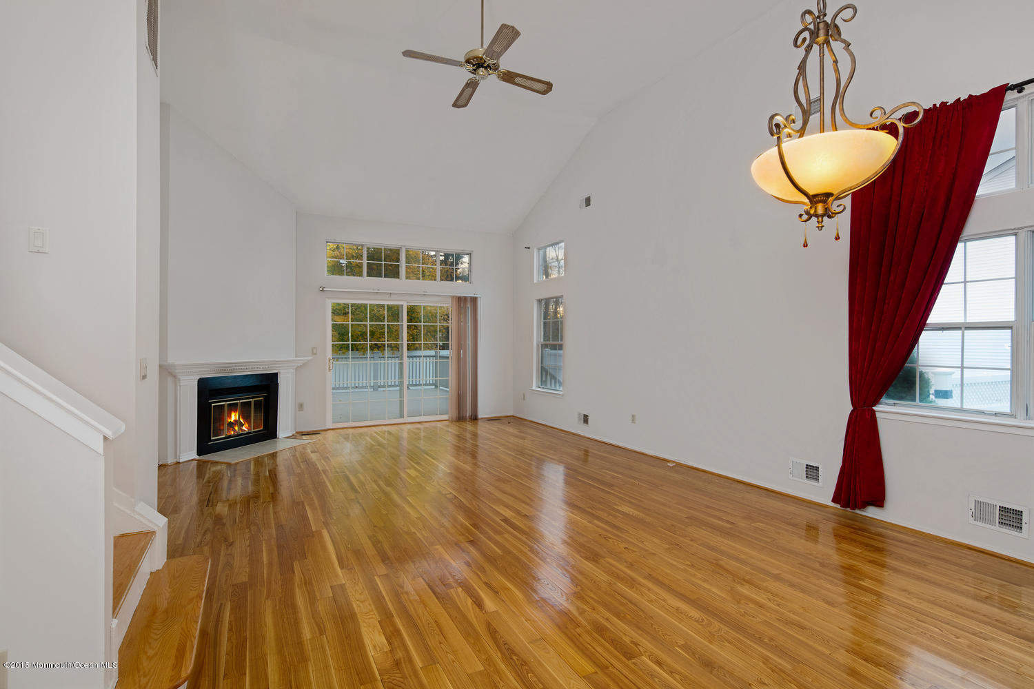 21 Hunters Pointe Middletown, NJ 07748 - Photo 6 of 24 Living Room / Dining Room