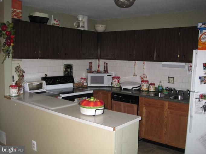 9425 Taney Road Manassas, VA 20110 - Photo 3 of 14 Kitchen