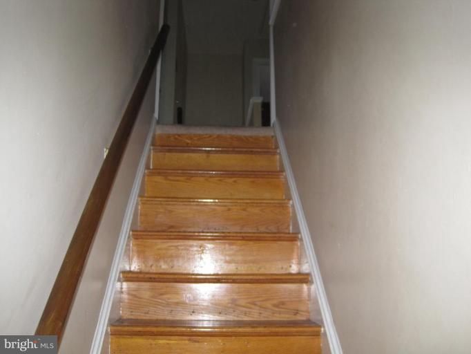 9425 Taney Road Manassas, VA 20110 - Photo 7 of 14 Staircase