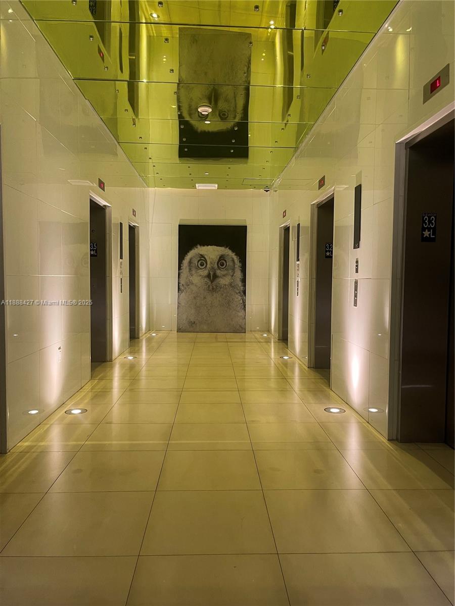 485 Brickell Avenue, Unit 3707 Miami, FL 33131 - Photo 28 of 41 a view of a indoor garage