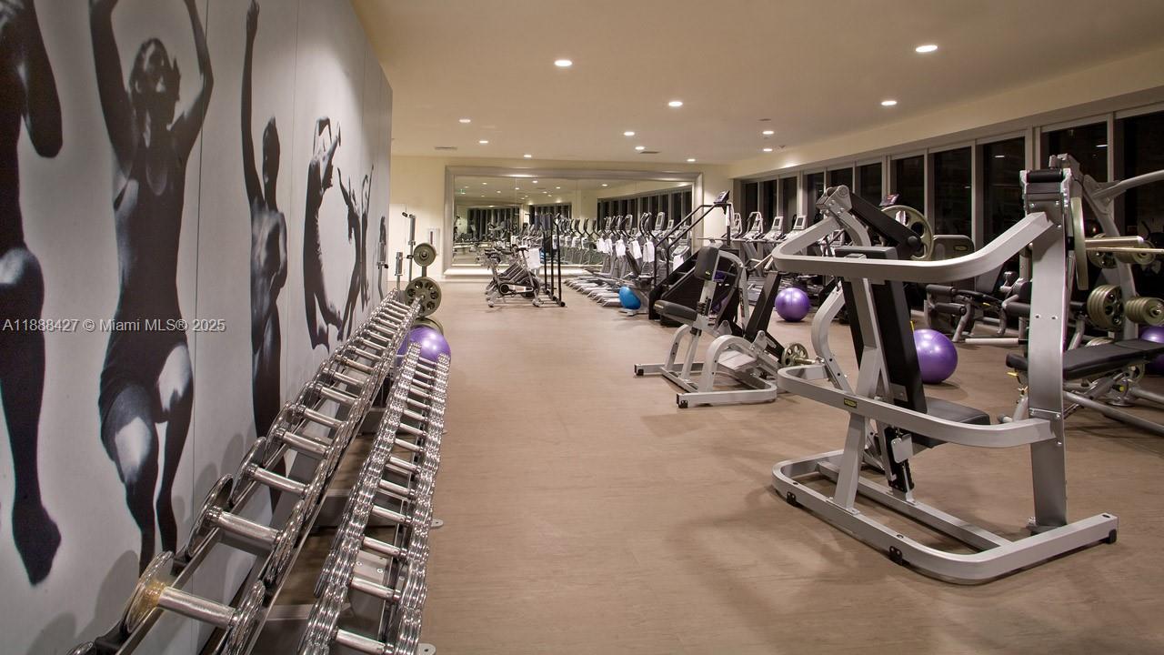 485 Brickell Avenue, Unit 3707 Miami, FL 33131 - Photo 5 of 41 a view of a room with gym equipment