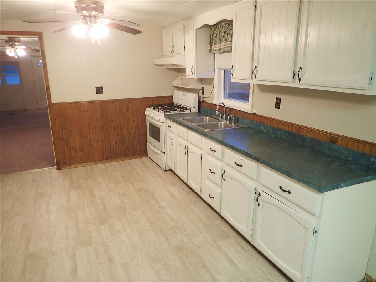 142 Fillmore Place Bay City, MI 48708 - Photo 6 of 27 Gallery Image 6