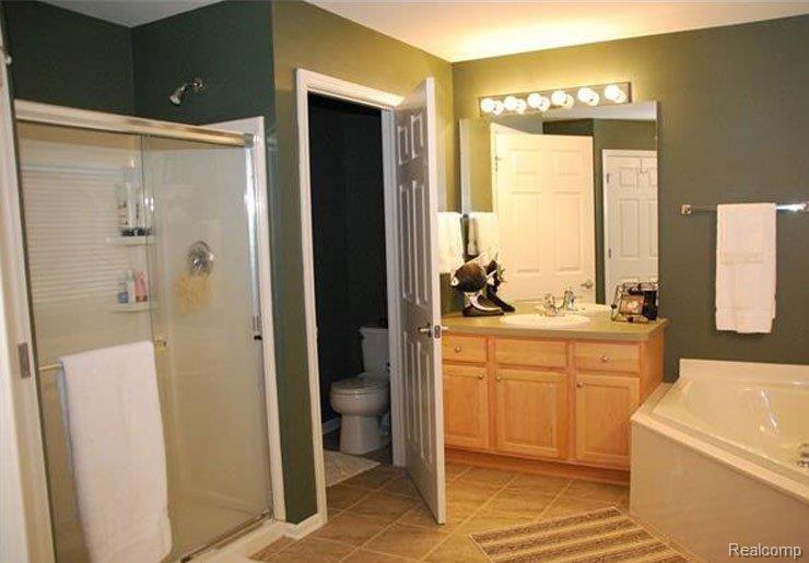 1434 Callaway Court Howell, MI 48843 - Photo 14 of 25 Master-Shower,-soaker-tub-a.jpg