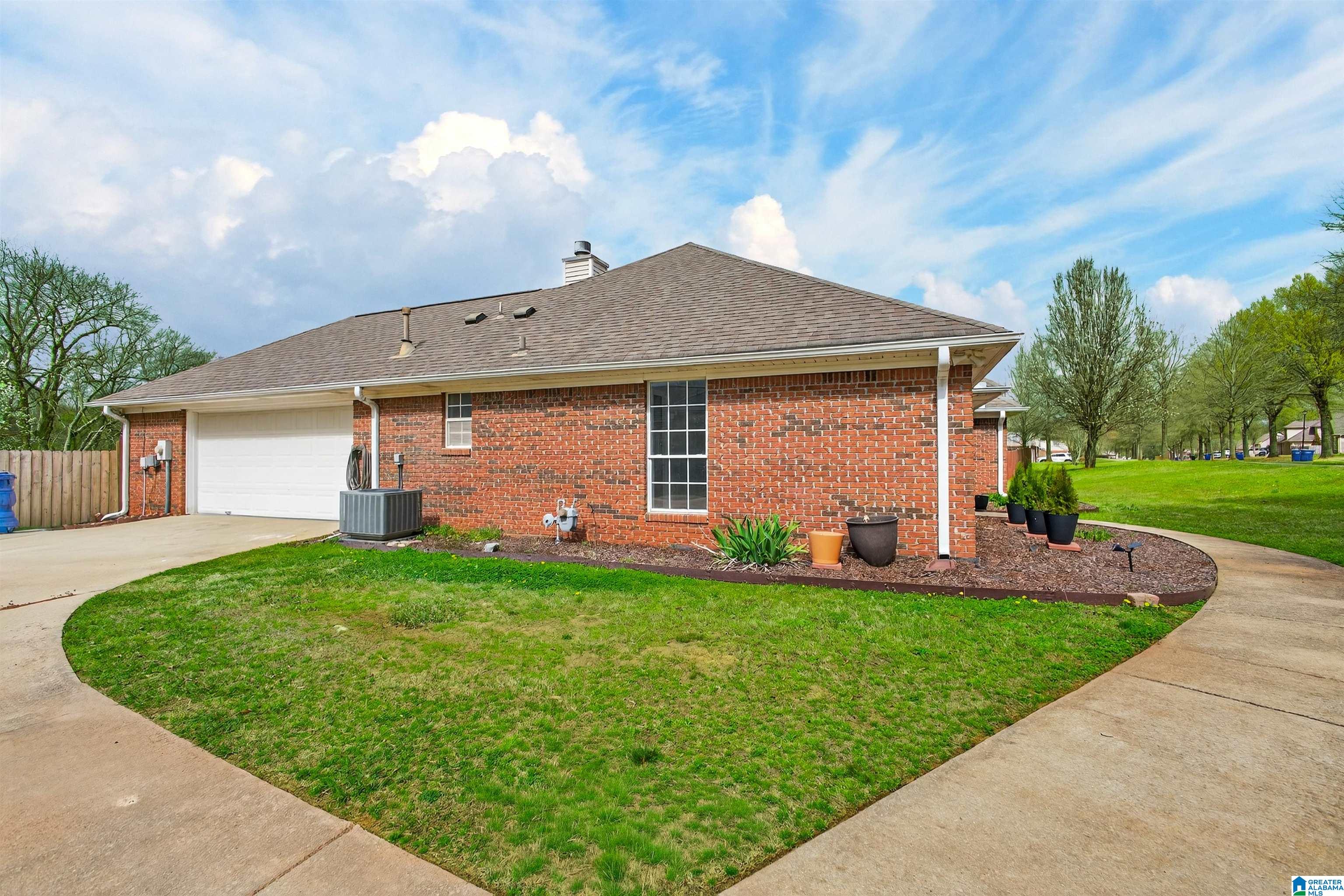 154 Silverstone Lane Alabaster, AL 35007 - Photo 3 of 23