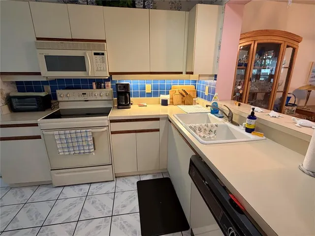 $2,800 | 4570 Pinebrook Circle, Unit 204, Bradenton, FL 34209