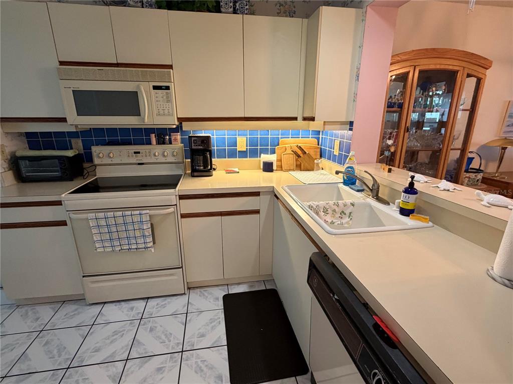 4570 Pinebrook Circle, Unit 204 Bradenton, FL 34209 - Photo 3 of 12 a utility room with dryer and washer